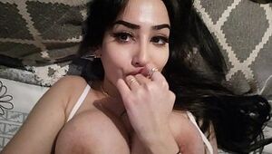 Neyla Kim Beauté Orientale gros seins brune sexe beurette Egyptienne porngirl